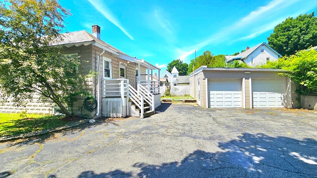 21 River St