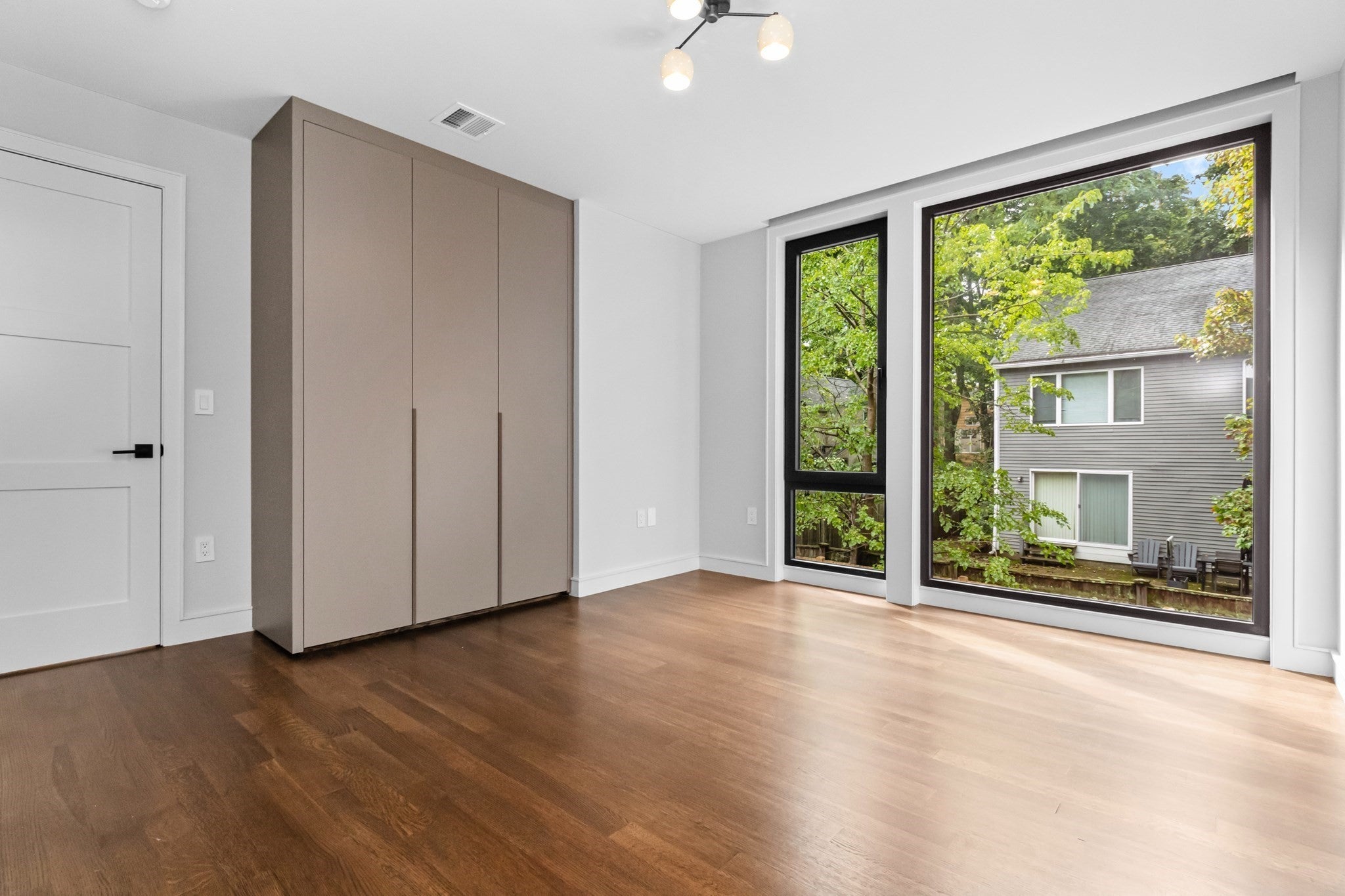 8 Holworthy Terrace #8, Cambridge, MA Photo #16