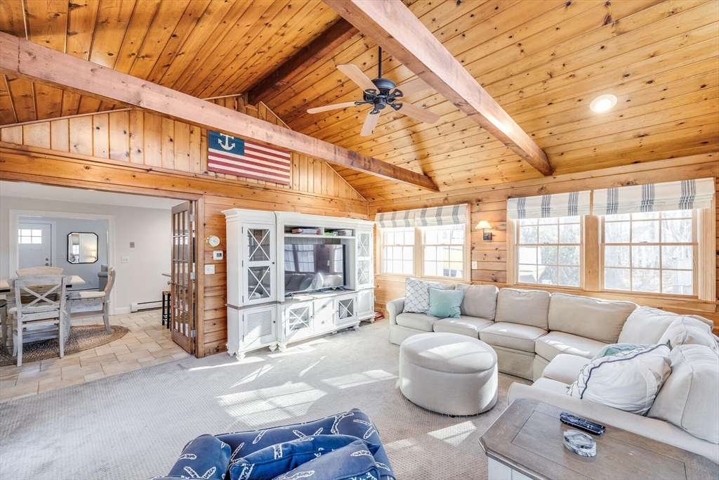12 Wintergreen Ln