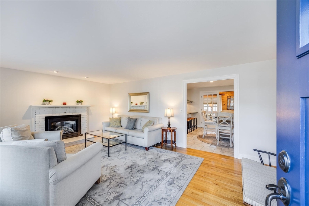 12 Wintergreen Ln