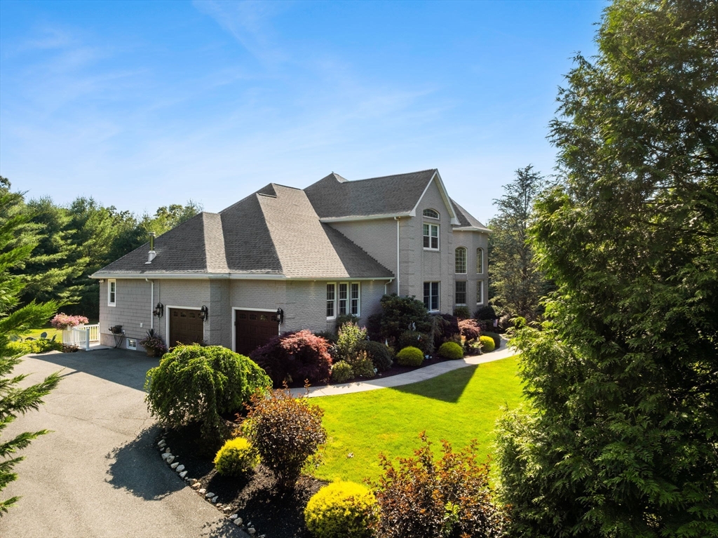 1276 Old Fall River Rd