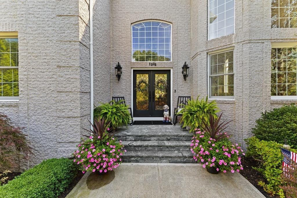 1276 Old Fall River Rd