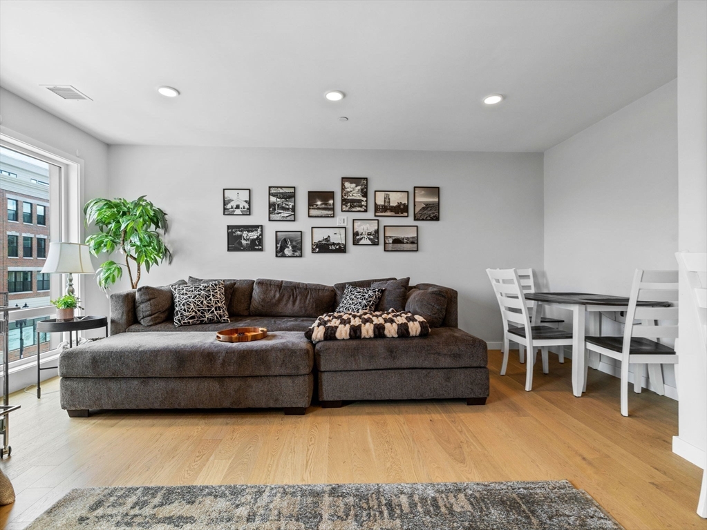 457 W Broadway 301