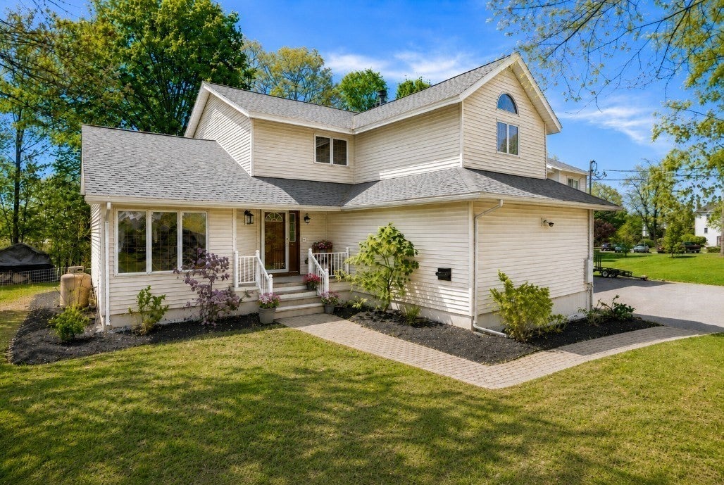 25 Thomas Pl, Leominster MA 01453