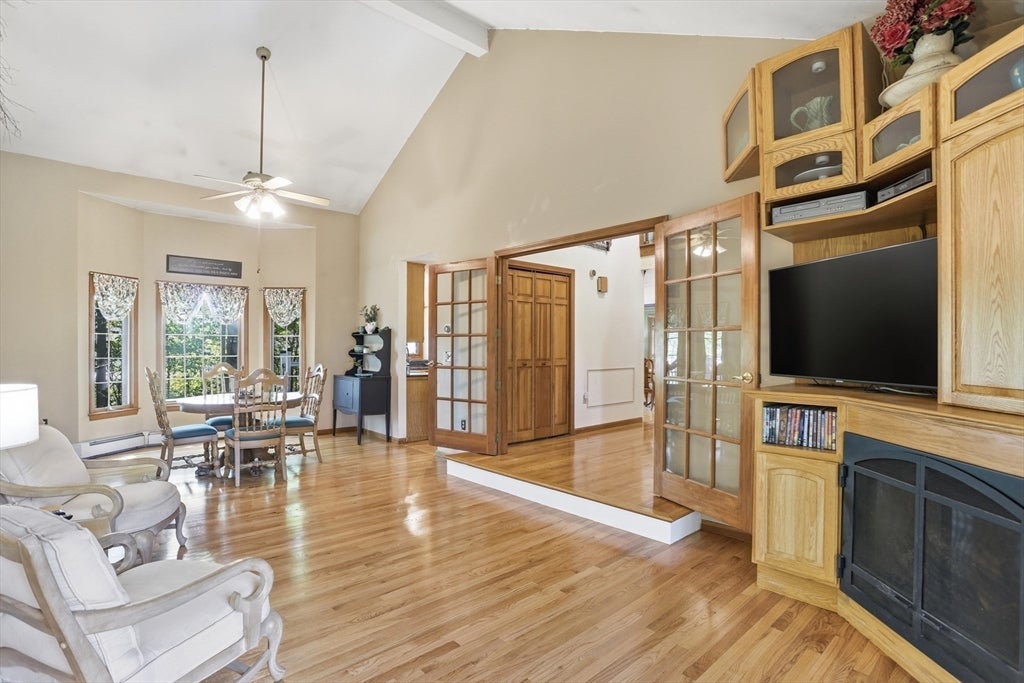 25 Thomas Pl