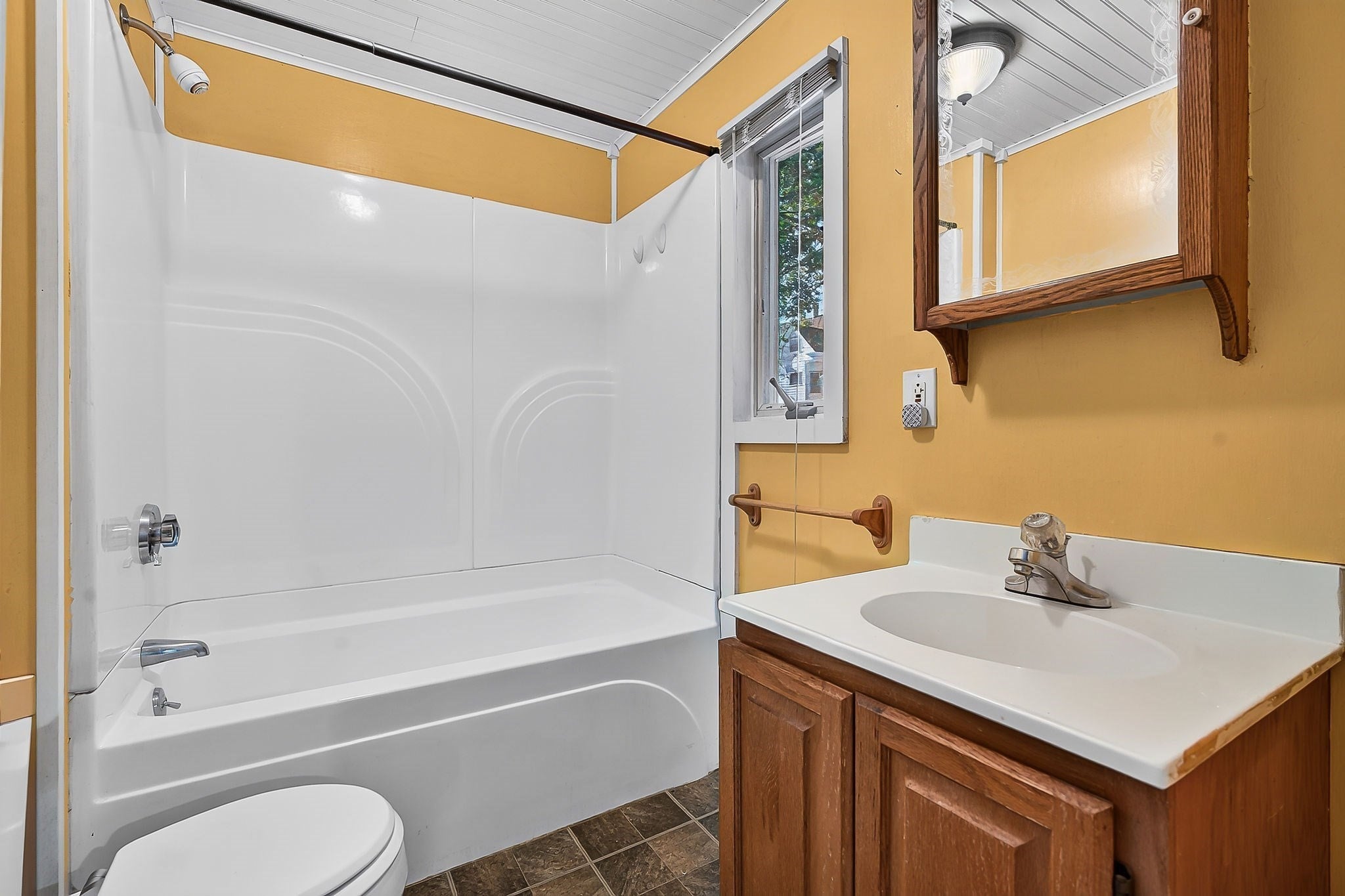 9 Fulton St, Fitchburg, MA Photo #14