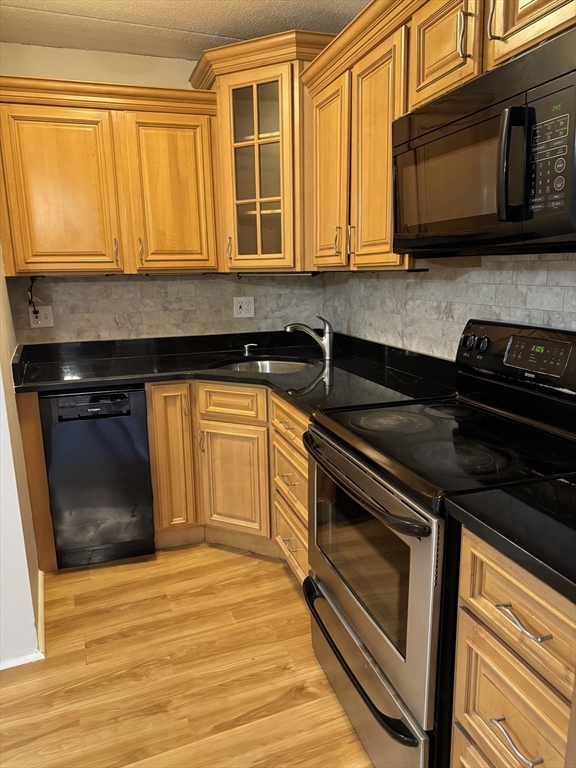 Winchester, Massachusetts 01890, United States, 2 Bedrooms Bedrooms, ,1 BathroomBathrooms,Residential,Active,216250