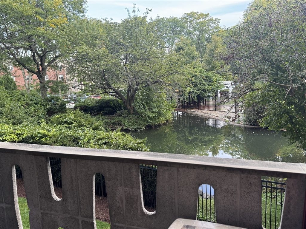 Winchester, Massachusetts 01890, United States, 2 Bedrooms Bedrooms, ,1 BathroomBathrooms,Residential,Active,216250