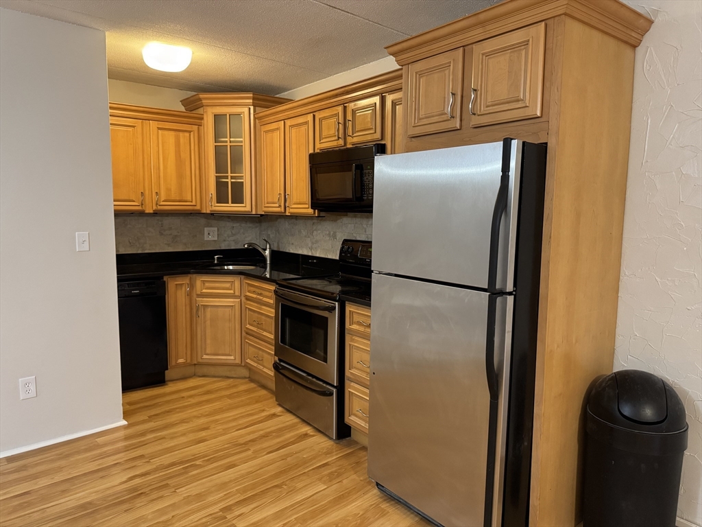 Winchester, Massachusetts 01890, United States, 2 Bedrooms Bedrooms, ,1 BathroomBathrooms,Residential,Active,216250