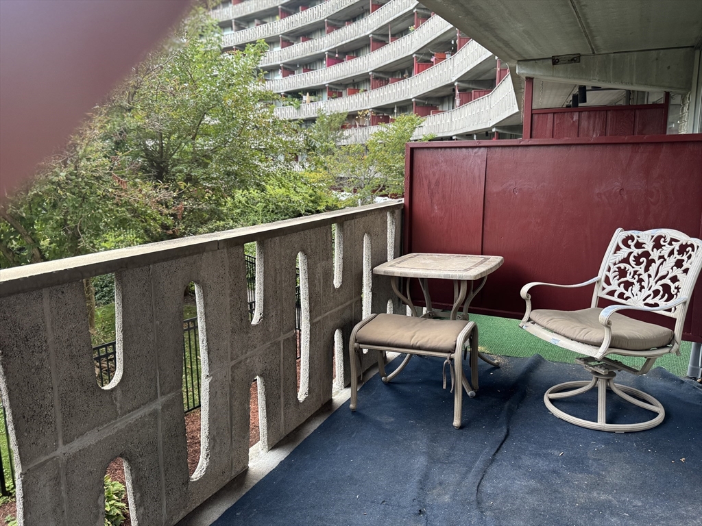 Winchester, Massachusetts 01890, United States, 2 Bedrooms Bedrooms, ,1 BathroomBathrooms,Residential,Active,216250