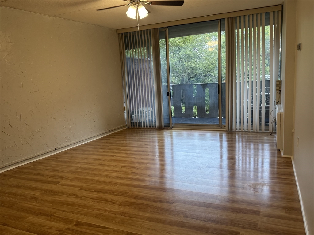 Winchester, Massachusetts 01890, United States, 2 Bedrooms Bedrooms, ,1 BathroomBathrooms,Residential,Active,216250