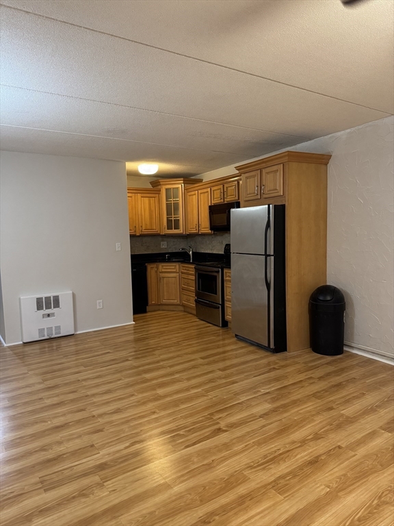 Winchester, Massachusetts 01890, United States, 2 Bedrooms Bedrooms, ,1 BathroomBathrooms,Residential,Active,216250