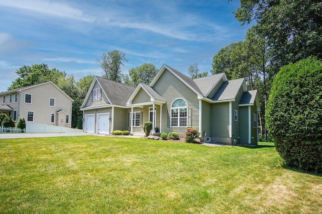 5 Red Bridge Ln