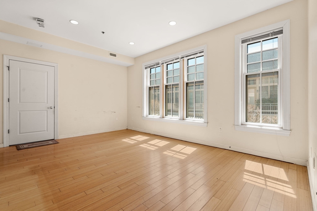163-165 Chestnut Hill Ave 102