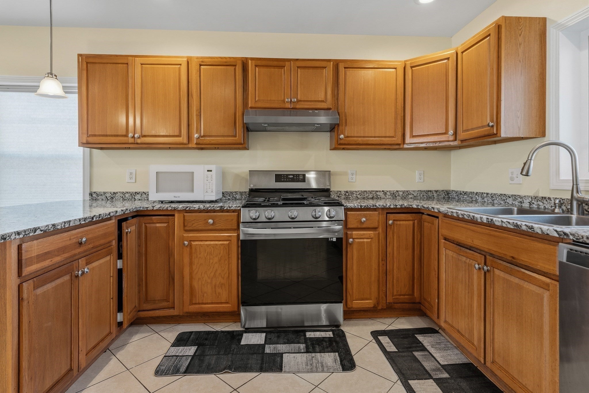 11 Blossom St, Lowell, MA, 11 Blossom St, Lowell, MA Photo #12