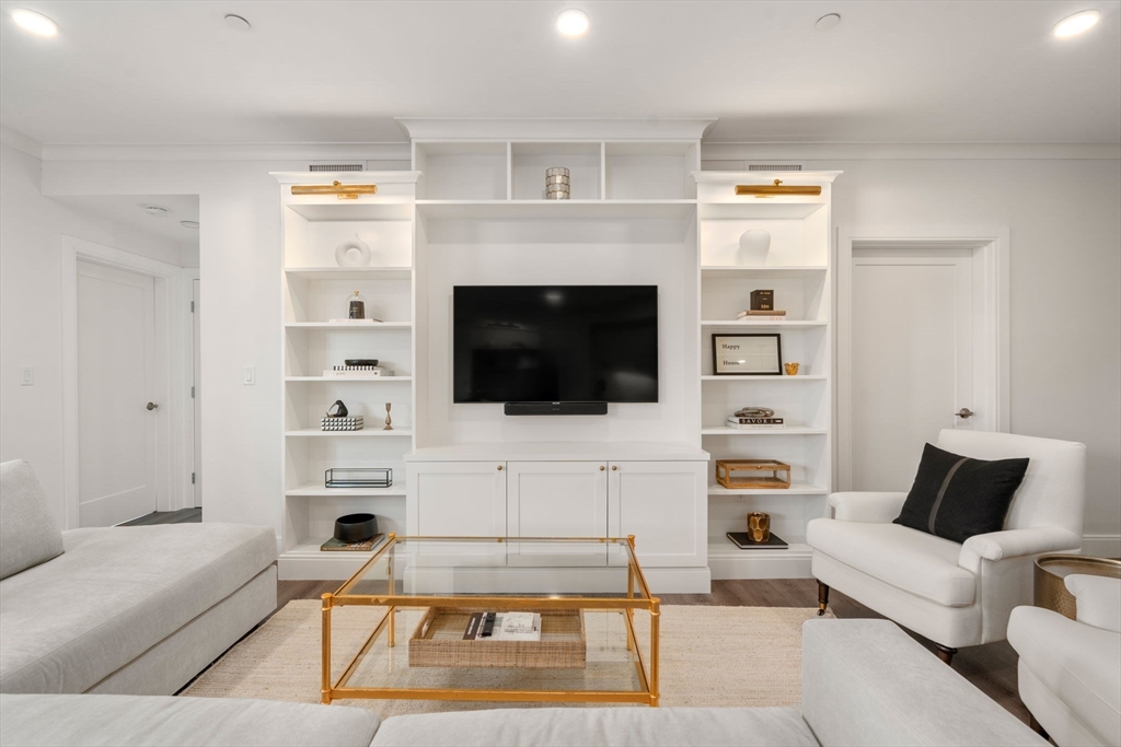 765 East Third Street 404
