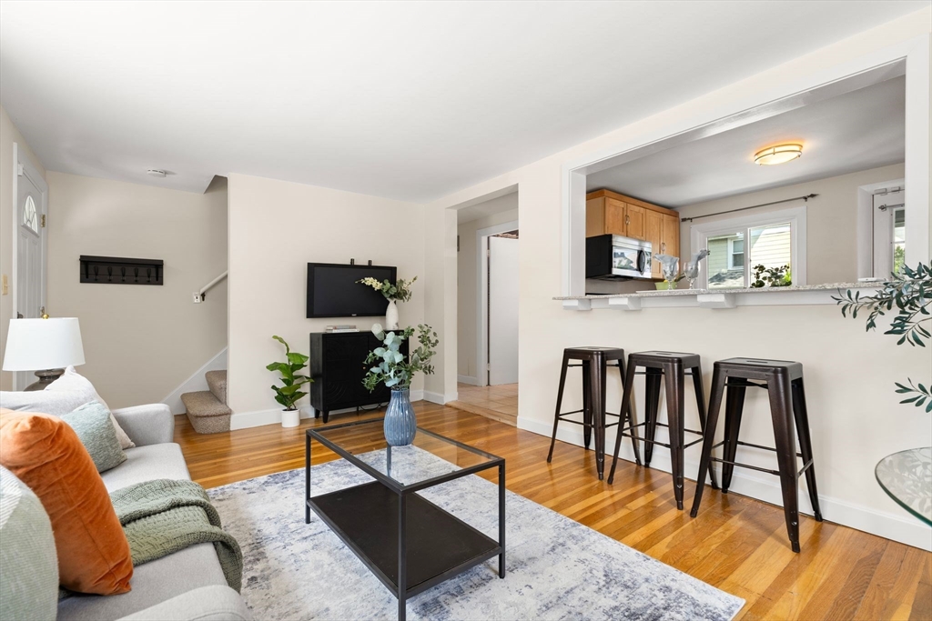 9 Queenwood Ter