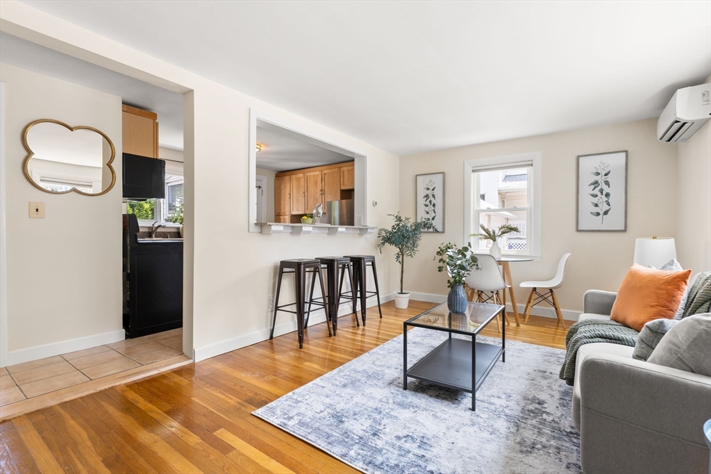 9 Queenwood Ter