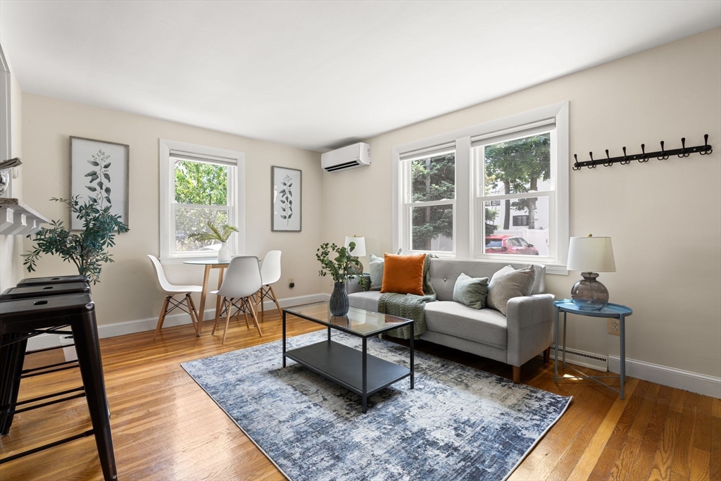 9 Queenwood Ter