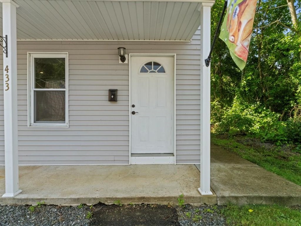 433 Main St