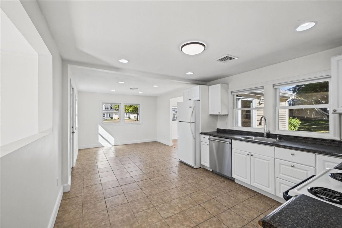 13 Oakdale Road, Canton, MA Photo #8