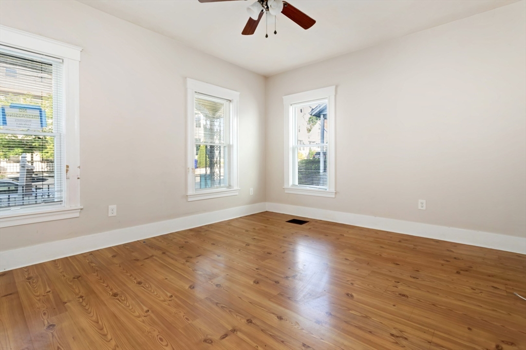 127-129 Franklin St