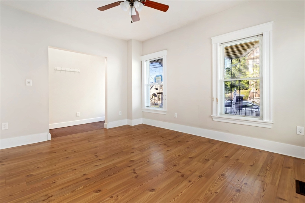 127-129 Franklin St