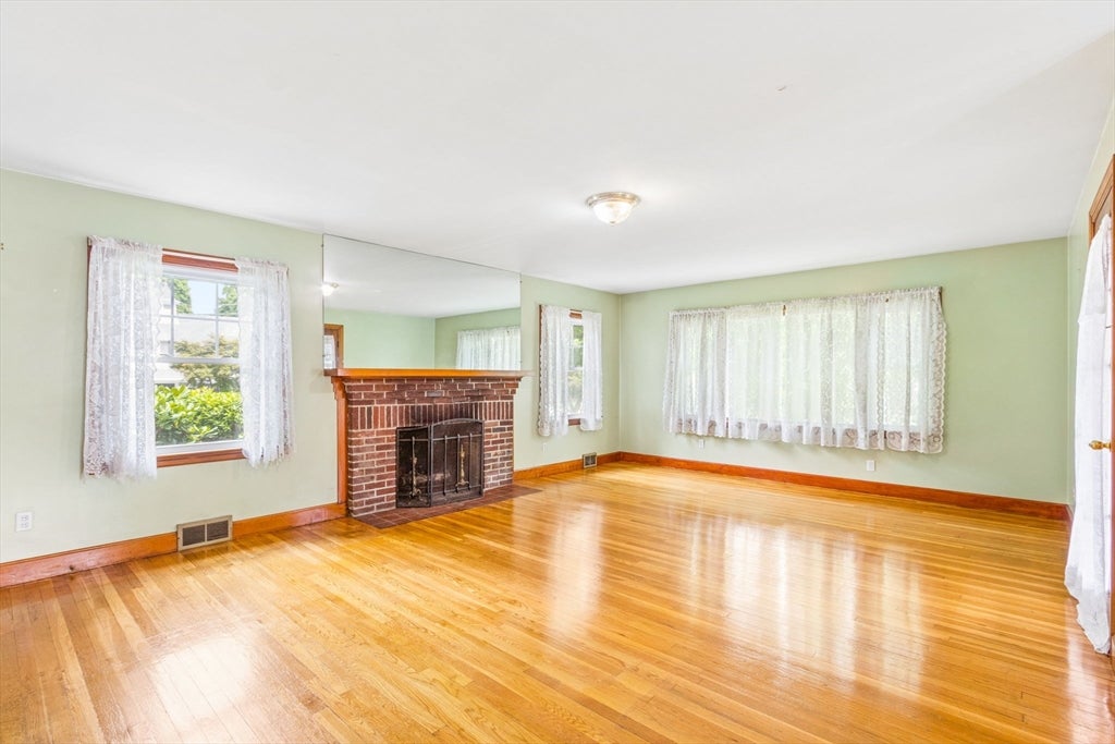 2 Hunting St, North Attleboro, MA, 2 Hunting St, North Attleboro, MA Photo #2