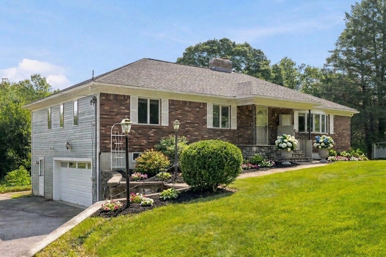 Photo of 24 Uptack Rd, Groveland, MA