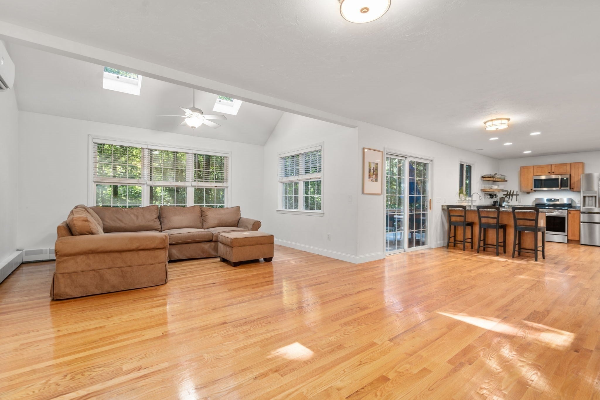 53 E Baylies Road, Charlton, MA, 53 E Baylies Road, Charlton, MA Photo #3