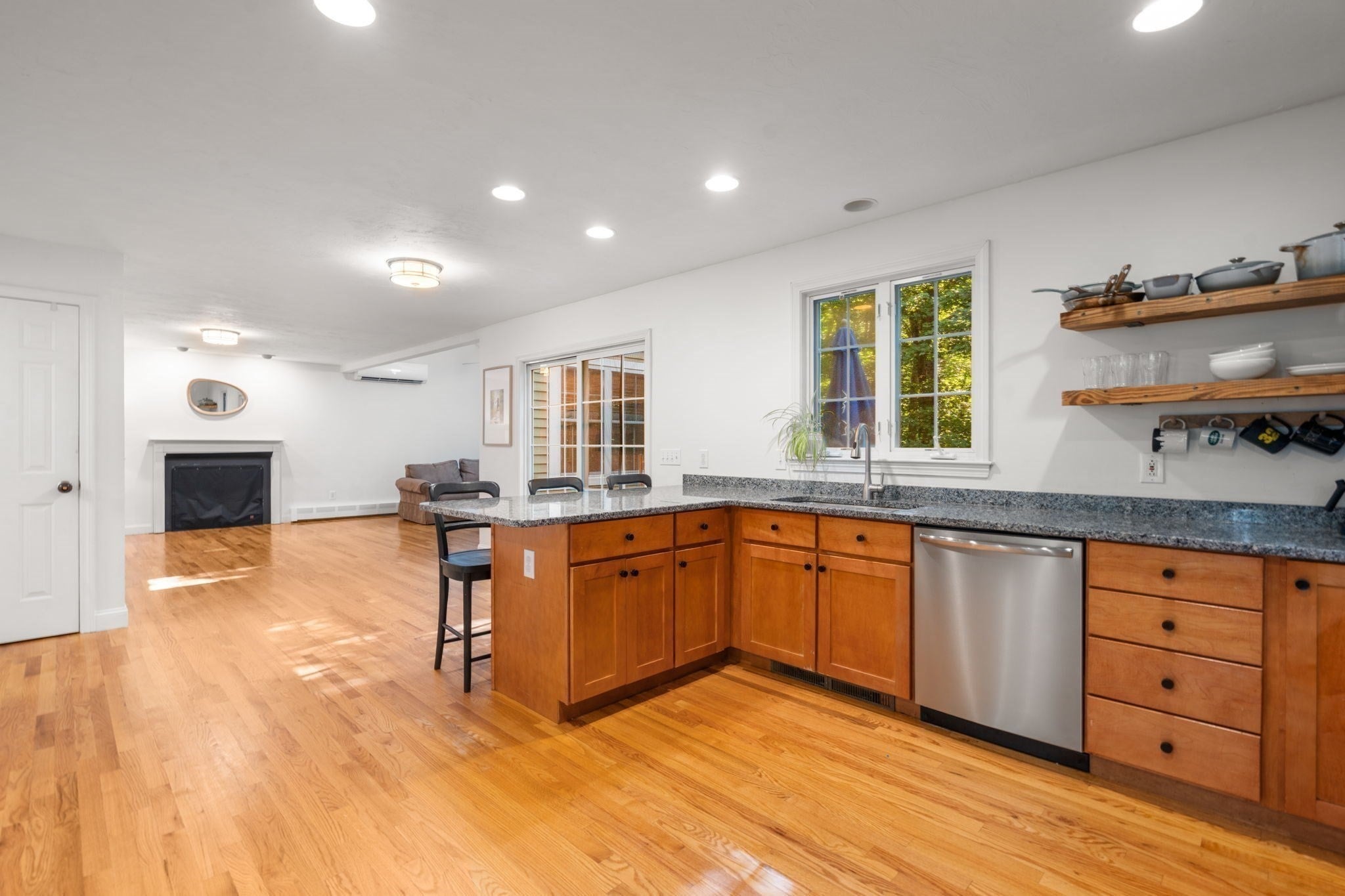 53 E Baylies Road, Charlton, MA, 53 E Baylies Road, Charlton, MA Photo #8