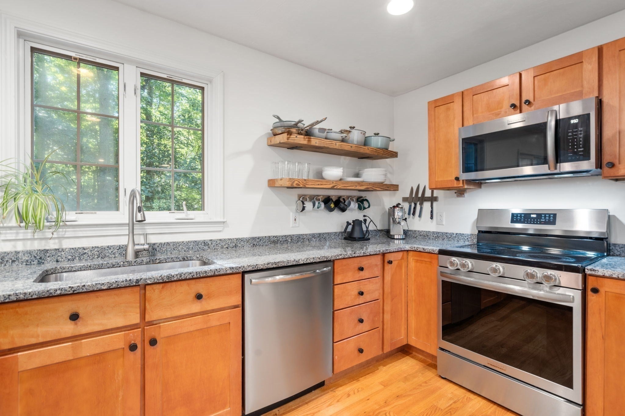 53 E Baylies Road, Charlton, MA, 53 E Baylies Road, Charlton, MA Photo #12