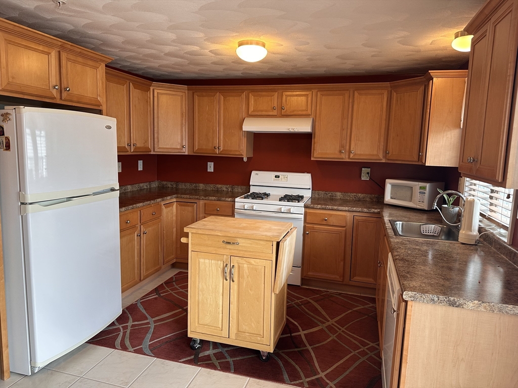 255 School St #B, Lowell, MA Photo #4