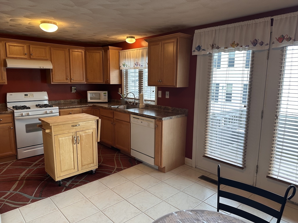 255 School St #B, Lowell, MA Photo #3