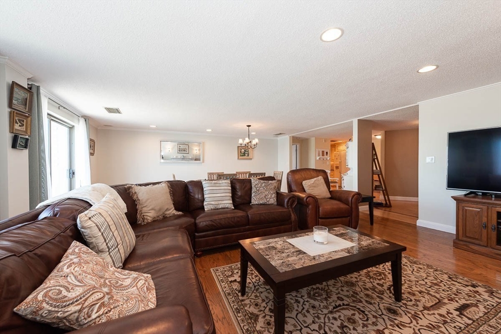 150 Lynnway 703