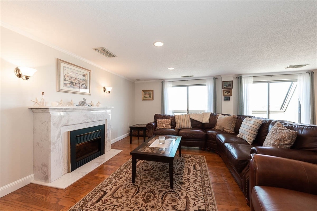 150 Lynnway 703