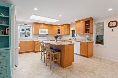 Single Family Residence in Mashpee MA 18 Tradewind Dr 8.jpg