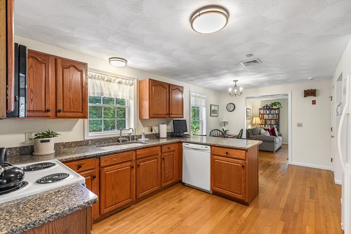 15 Andrew Ct, Swansea, MA, 15 Andrew Ct, Swansea, MA Photo #12