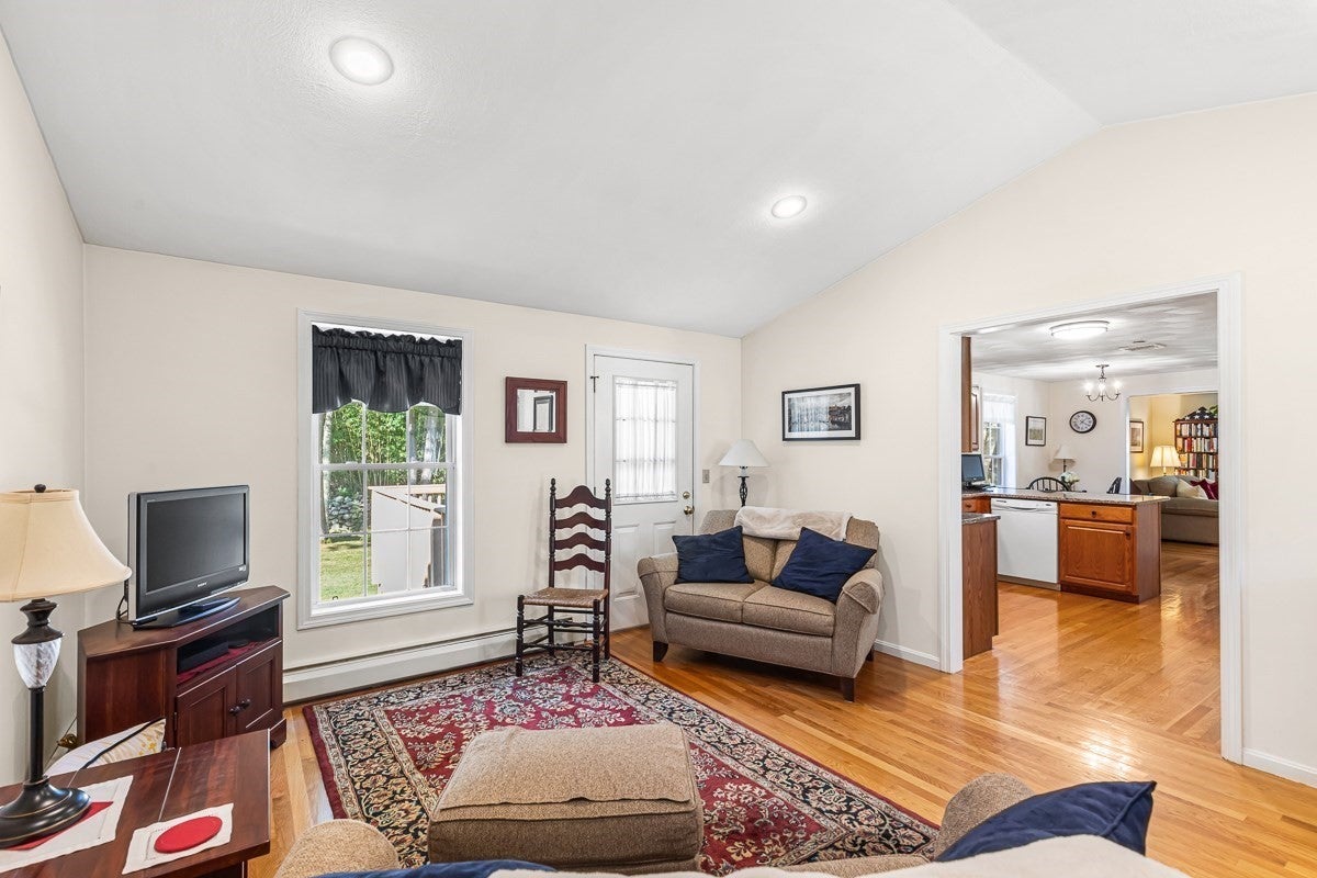 15 Andrew Ct, Swansea, MA, 15 Andrew Ct, Swansea, MA Photo #16