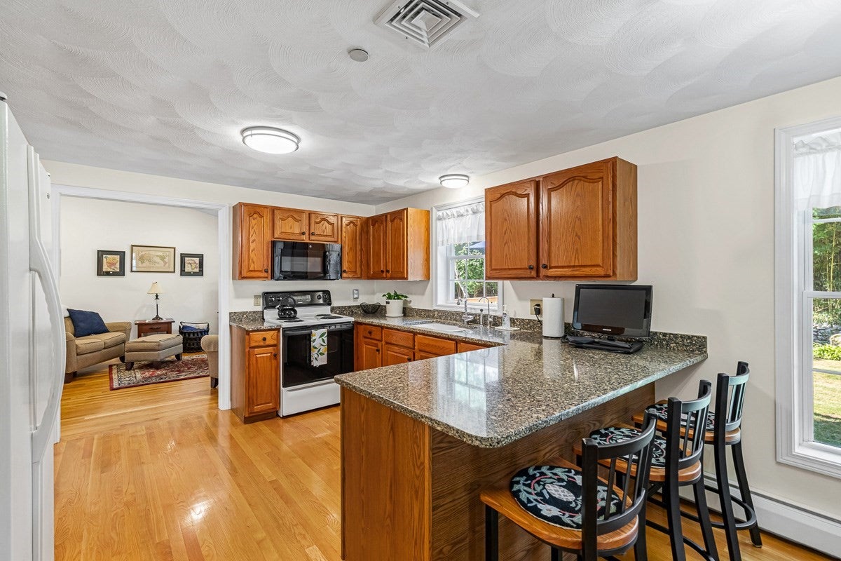 15 Andrew Ct, Swansea, MA, 15 Andrew Ct, Swansea, MA Photo #10