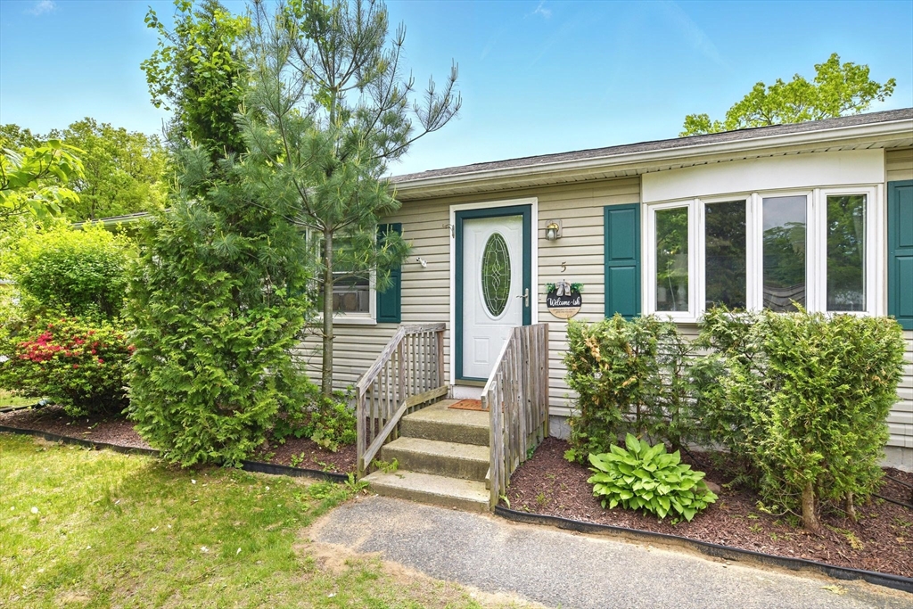 5 Blueberry Hill St