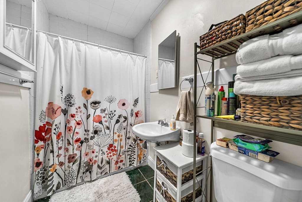 Newton, Massachusetts 02458, United States, 3 Bedrooms Bedrooms, ,1 BathroomBathrooms,Residential,Active,192355