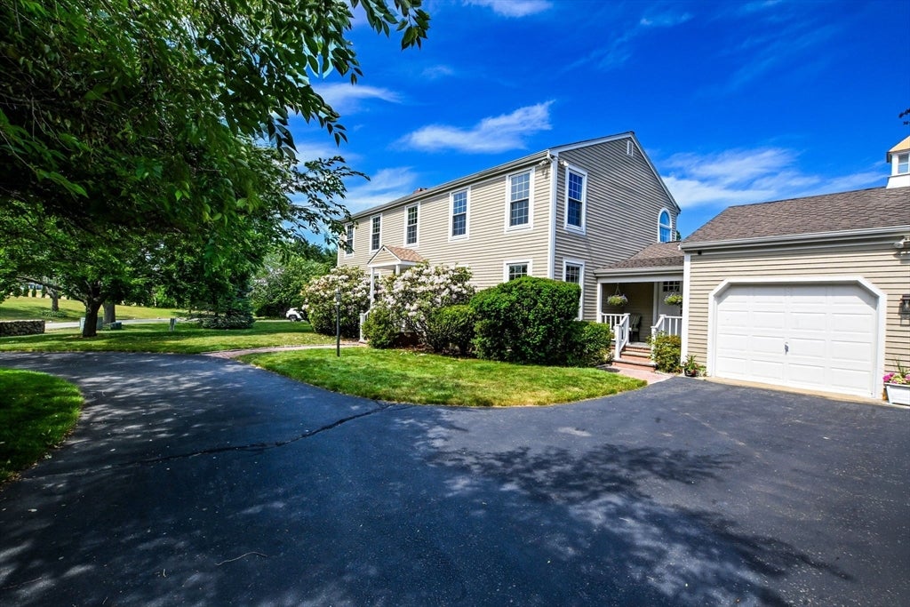 18 Stratford Dr