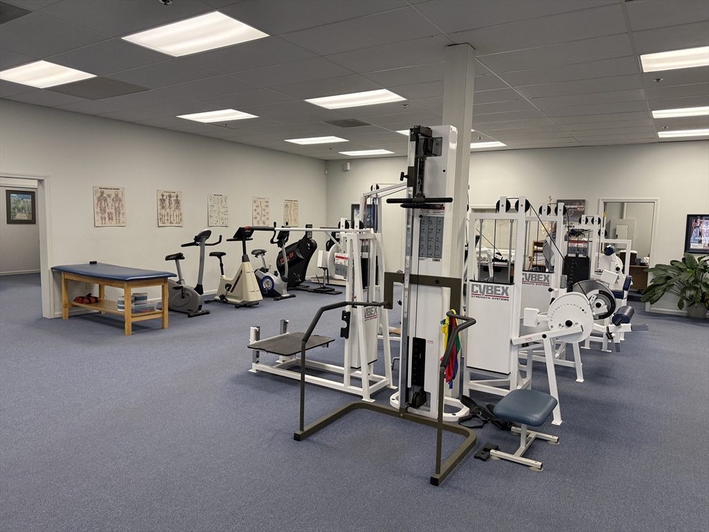 77 Quaker Meeting House Rd