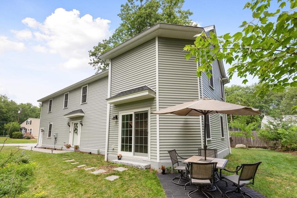 1295 Main St