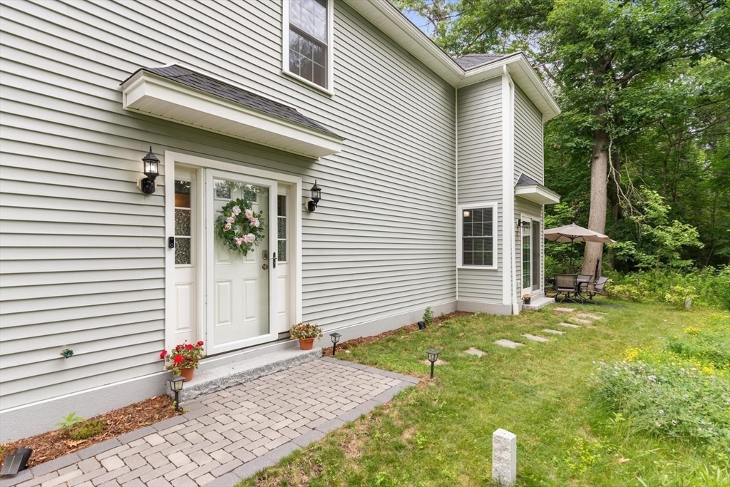 1295 Main St