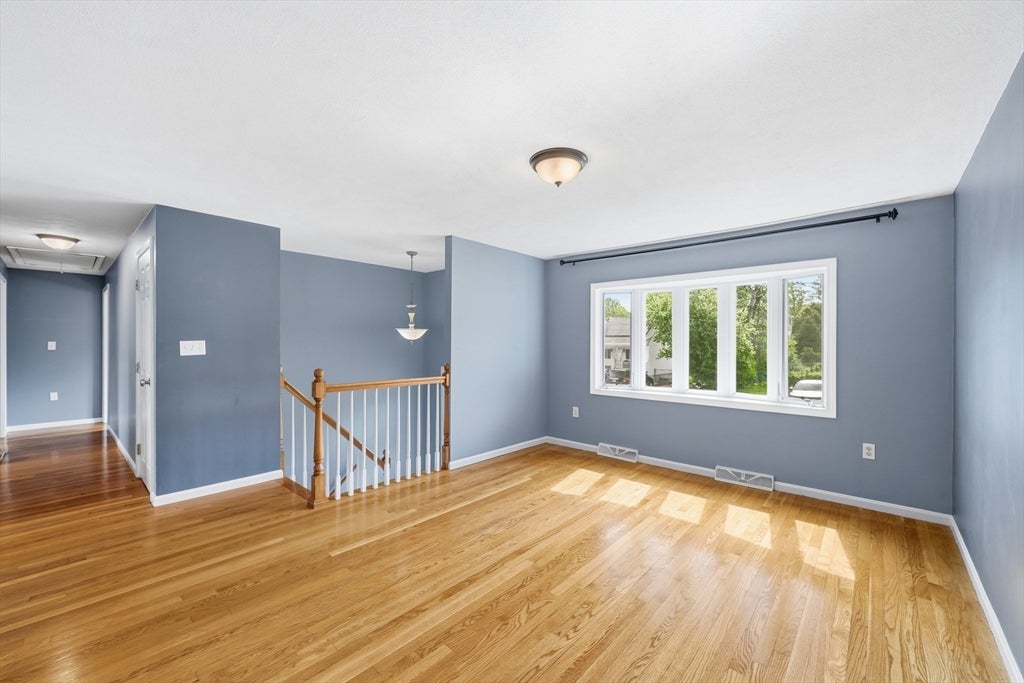 6 Valerie Ave
