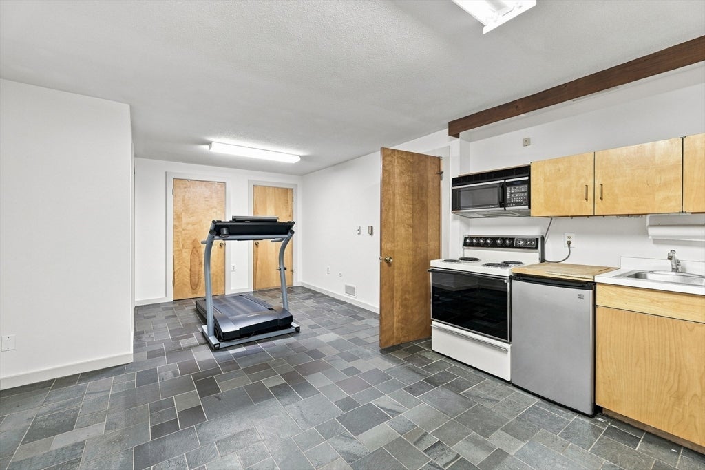 8 Morgan Cir, Amherst, MA, 8 Morgan Cir, Amherst, MA Photo #34