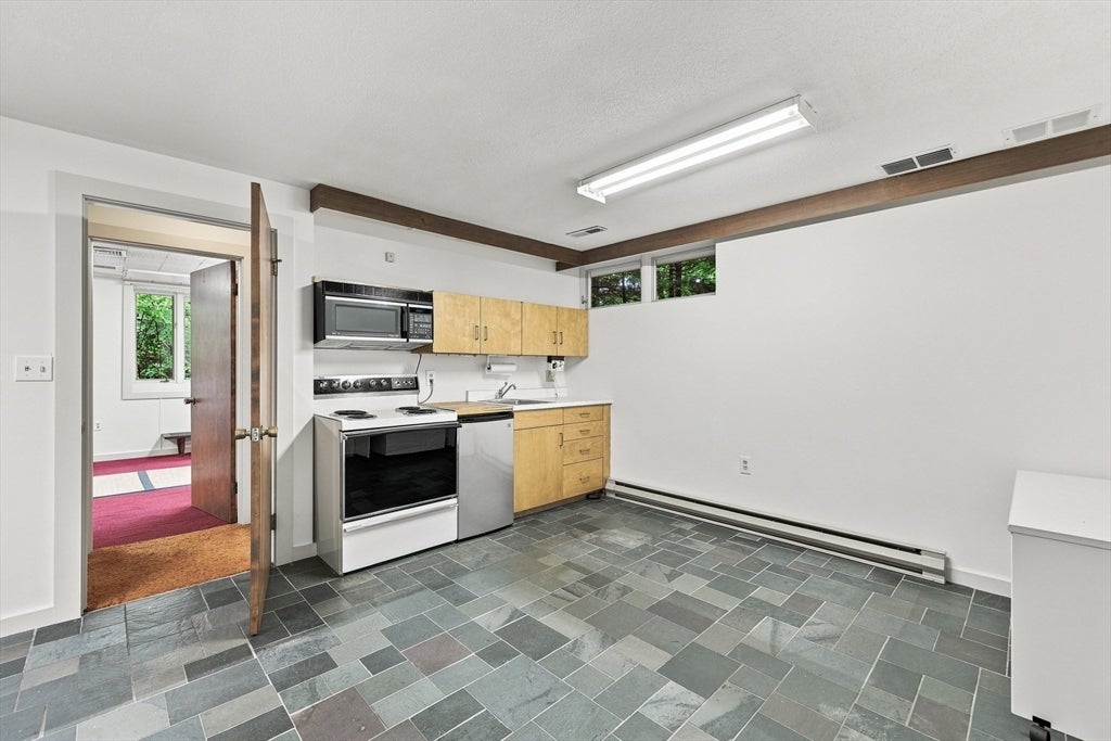 8 Morgan Cir, Amherst, MA, 8 Morgan Cir, Amherst, MA Photo #35