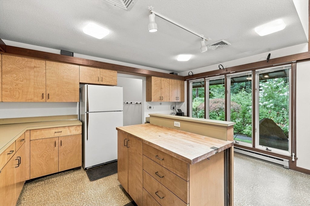 8 Morgan Cir, Amherst, MA, 8 Morgan Cir, Amherst, MA Photo #5